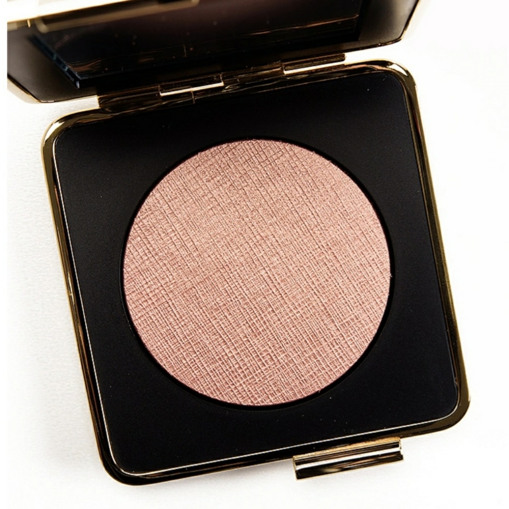 Victoria Beckham Modern Mercury highlighter